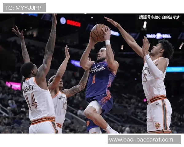 布克半场表现分析：进攻欲望强烈却命中率低贡献15分4板3助正负值高达22