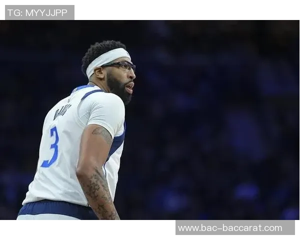 浓眉首节表现惊艳砍下12分3板2帽带领球队取得良好开局