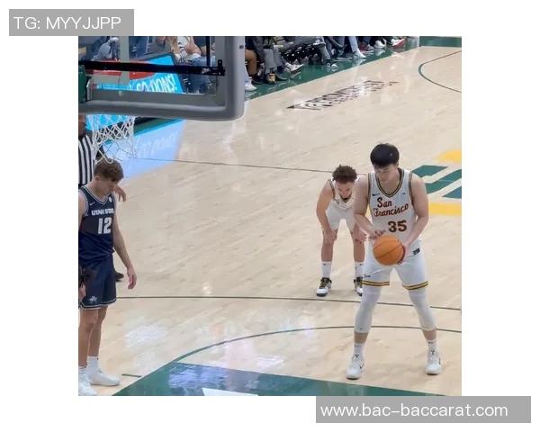 新赛季NCAA备战热潮王俊杰在旧金山大学球馆全力训练展现拼搏精神 新赛季NCAA备战热潮王俊杰在旧金山大学球馆全力训练展现拼搏精神